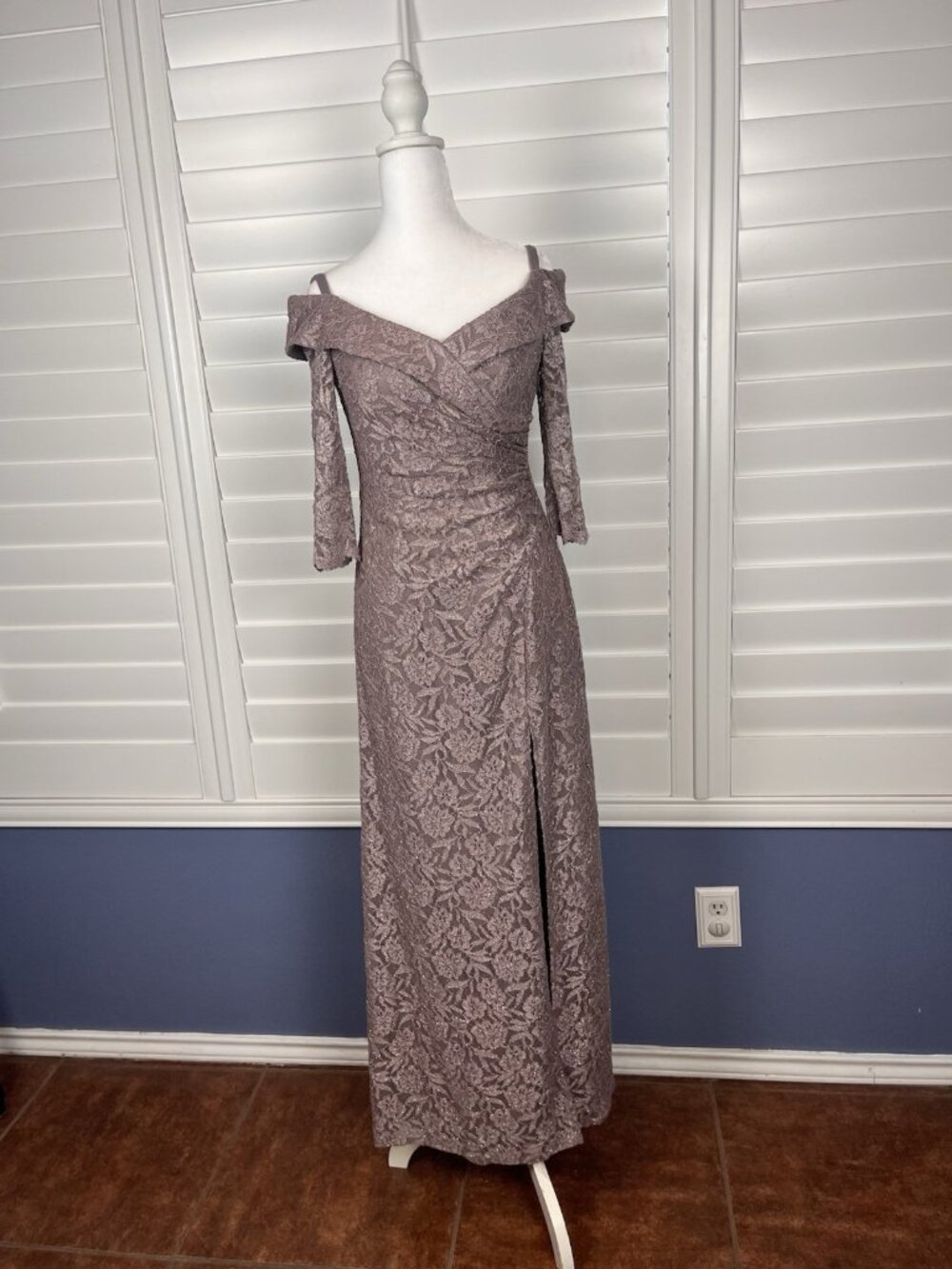 Oleg Cassini Women’s Size 4 Mauve Lace Off Shoulder Formal Gown Maxi Dress